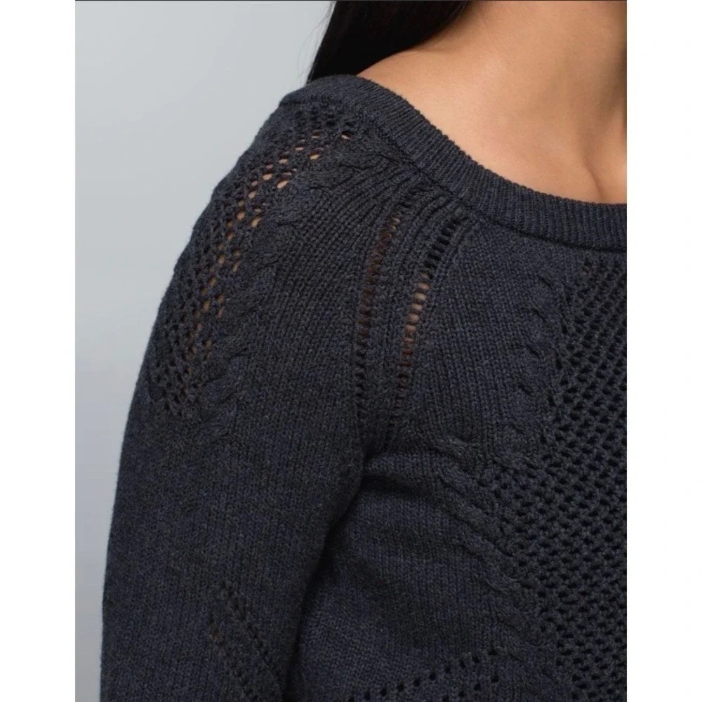 Lululemon Be Present Cropped Sweater Dark Charcoal Grey Pointelle Knit Size 8‎